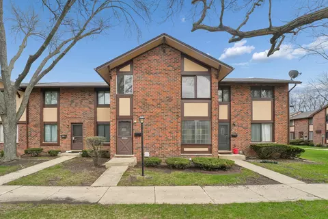 1 S127 Stratford Ln, Villa Park, IL 60181