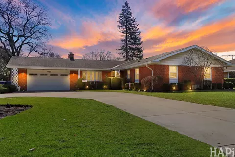 1733 Camellia Ln, Schaumburg, IL 60173