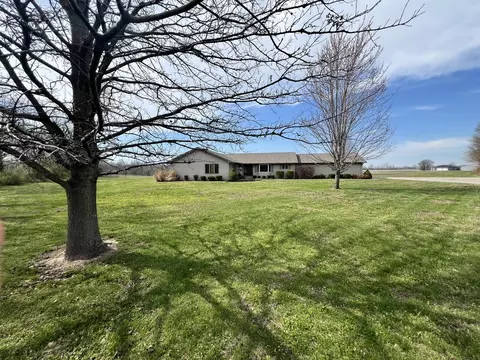 Exterior - 233 Dunivan Rd, Murphysboro, IL 62966 photo 3 of 8