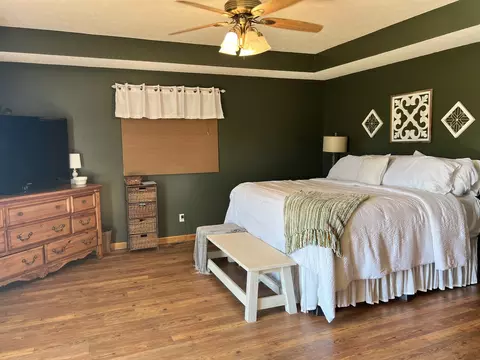 Bedroom - 233 Dunivan Rd, Murphysboro, IL 62966 photo 1 of 5