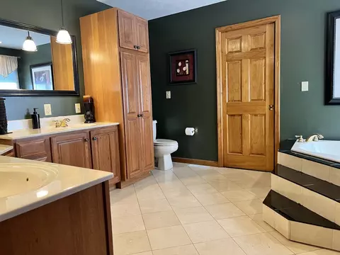 Bath - 233 Dunivan Rd, Murphysboro, IL 62966 photo 1 of 5
