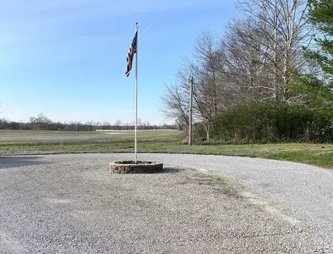 Exterior - 233 Dunivan Rd, Murphysboro, IL 62966 photo 5 of 8