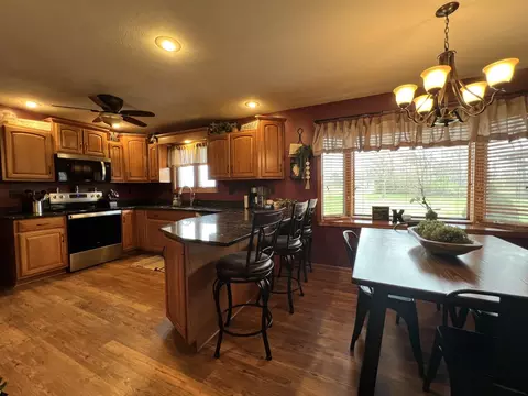 Kitchen - 233 Dunivan Rd, Murphysboro, IL 62966 photo 1 of 2