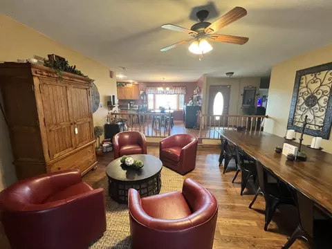 Living - 233 Dunivan Rd, Murphysboro, IL 62966 photo 1 of 3