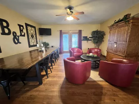 Dining - 233 Dunivan Rd, Murphysboro, IL 62966 photo 1 of 1
