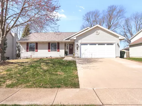 5018 Coventry Ct, Davenport, IA 52807