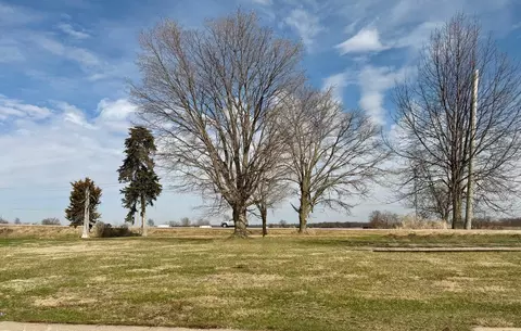 58 Cobblestone Ln, Le Claire, IA 52753