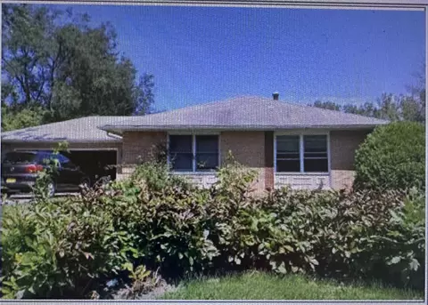 33 Circle Dr, Indian Creek, IL 60061