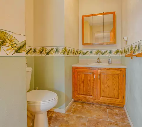 Bath - 130 Greenview Rd, Centralia, IL 62801 photo 1 of 2