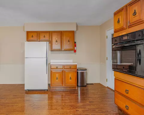 Kitchen - 130 Greenview Rd, Centralia, IL 62801 photo 4 of 4