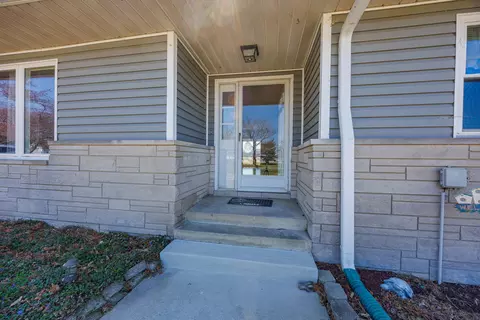 Exterior - 130 Greenview Rd, Centralia, IL 62801 photo 4 of 4