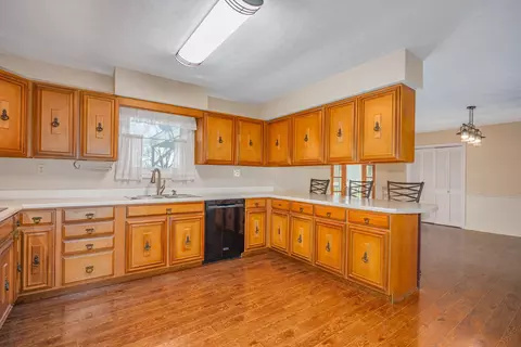 Kitchen - 130 Greenview Rd, Centralia, IL 62801 photo 2 of 4