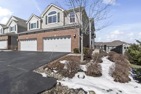 9834 Cummings St, Huntley, IL 60142