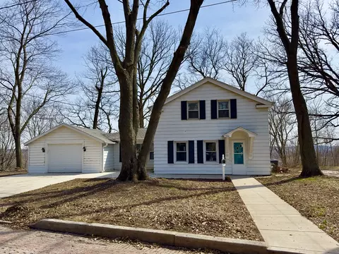 Exterior - 1704 Main St, Peru, IL 61354 photo 1 of 1