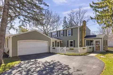 934 S Highland Ave, Arlington Heights, IL 60005
