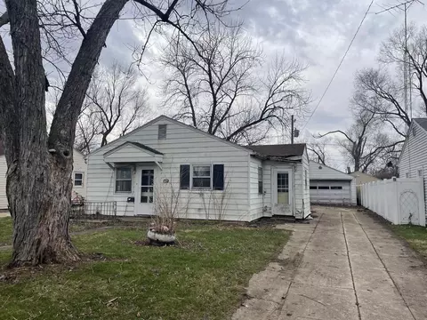 725 Webster Cir E, Kankakee, IL 60901 photo 2