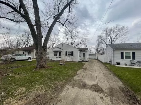 725 Webster Cir E, Kankakee, IL 60901