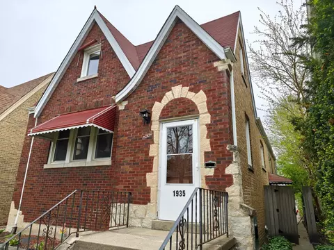 1935 Wenonah Ave, Berwyn, IL 60402