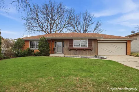 1871 Marigold Ln, Hanover Park, IL 60133