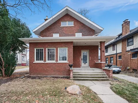 812 Garfield Ave, Rockford, IL 61103