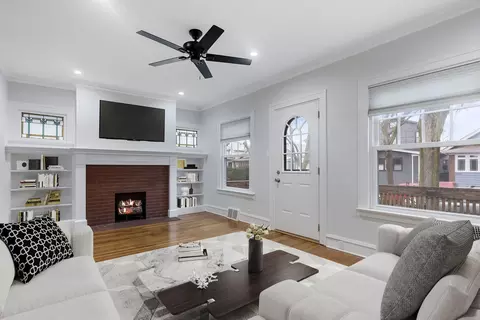 Living - Undisclosed, Chicago, IL 60625 photo 2 of 4