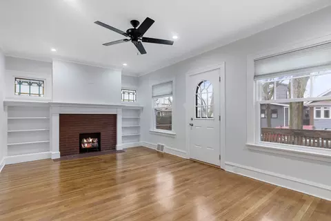 Living - Undisclosed, Chicago, IL 60625 photo 3 of 4