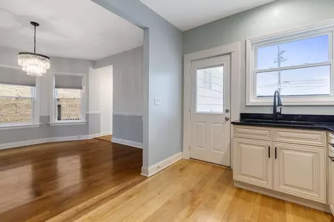 Entry Way - Undisclosed, Chicago, IL 60625 photo 1 of 4