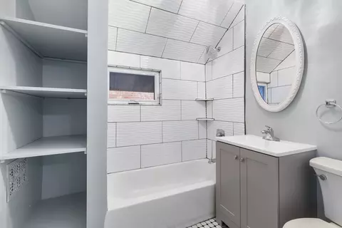 Bath - Undisclosed, Chicago, IL 60625 photo 1 of 2
