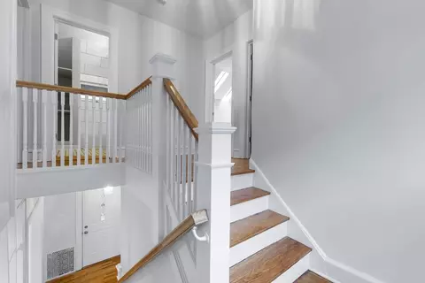 Entry Way - Undisclosed, Chicago, IL 60625 photo 4 of 4