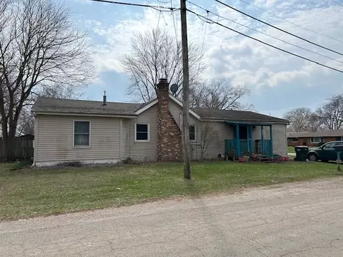 1025 E 1st St, Coal City, IL 60416