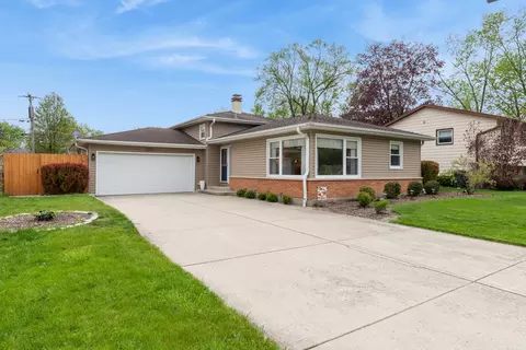 1105 E Barberry Ln, Mount Prospect, IL 60056