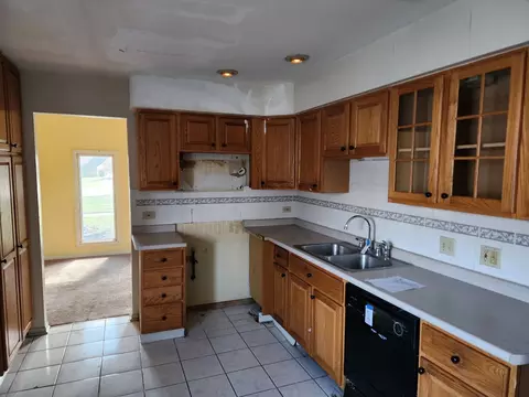 Kitchen - 2736 178th St, Lansing, IL 60438 photo 1 of 1