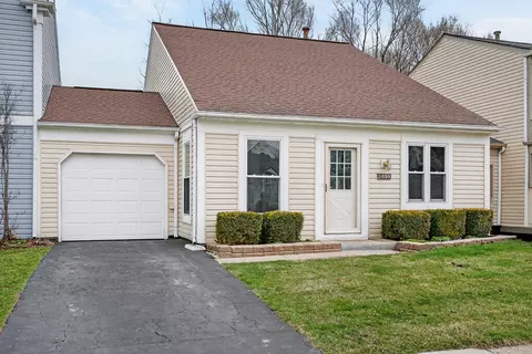 1030 Perry Dr, Algonquin, IL 60102
