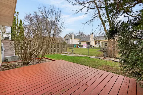 Exterior - 1030 Perry Dr, Algonquin, IL 60102 photo 3 of 5