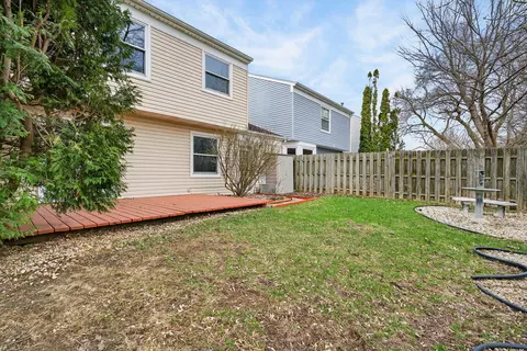 Exterior - 1030 Perry Dr, Algonquin, IL 60102 photo 4 of 5