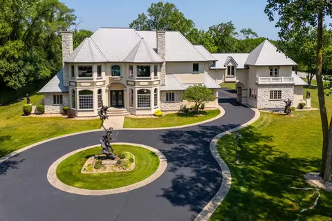 1130 Gavin Ct, Lake Forest, IL 60045