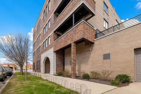 2352 W Shakespeare Ave #2C, Chicago, IL 60647