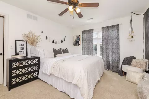 Bedroom - 6002 Jackpine Rd, Bloomington, IL 61705 photo 2 of 4