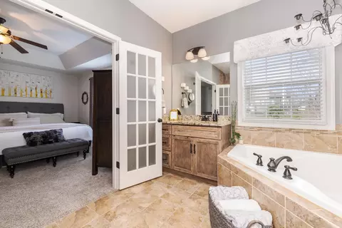 Bath - 6002 Jackpine Rd, Bloomington, IL 61705 photo 3 of 6