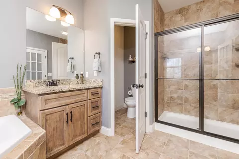 Bath - 6002 Jackpine Rd, Bloomington, IL 61705 photo 4 of 6