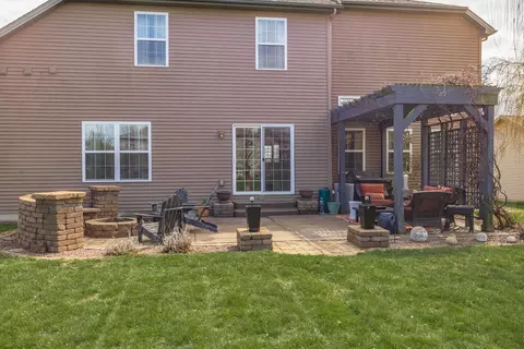 Exterior - 6002 Jackpine Rd, Bloomington, IL 61705 photo 7 of 12