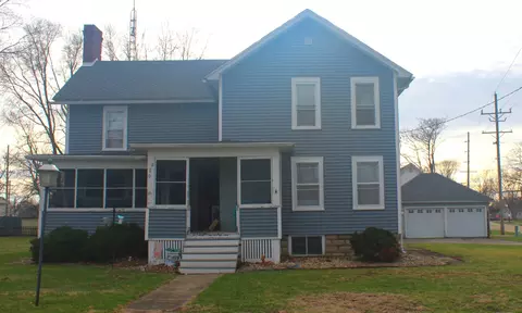 220 N East St, Earlville, IL 60518