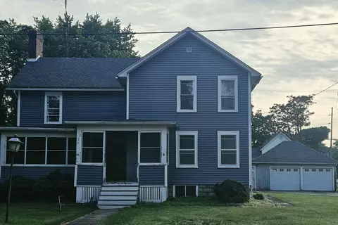 220 N East St, Earlville, IL 60518