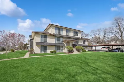 108 S 14th St #108, Saint Charles, IL 60174