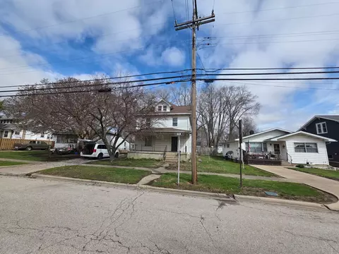 1005 E Main St, Clinton, IL 61727