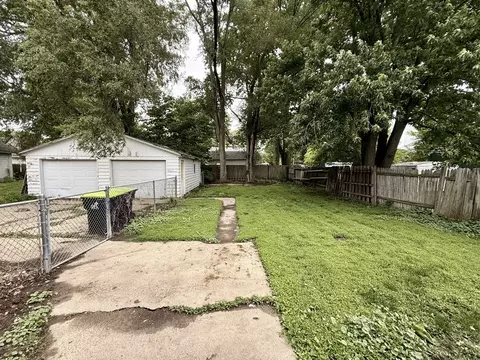Exterior - 1005 E Main St, Clinton, IL 61727 photo 3 of 3