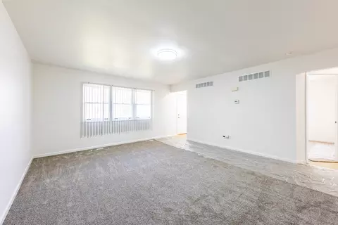 Living - 16446 Spaulding Ave, Markham, IL 60428 photo 2 of 4