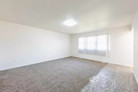 Living - 16446 Spaulding Ave, Markham, IL 60428 photo 3 of 4