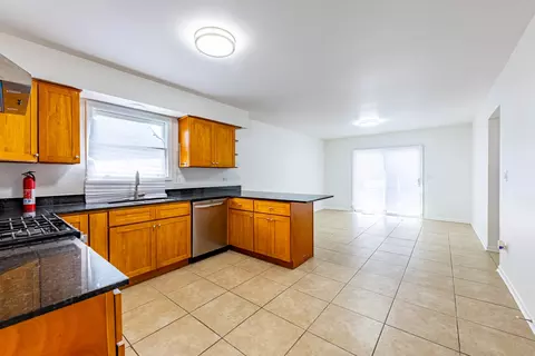Kitchen - 16446 Spaulding Ave, Markham, IL 60428 photo 1 of 3