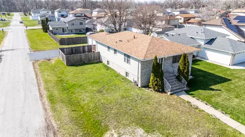 View/Area - 16446 Spaulding Ave, Markham, IL 60428 photo 2 of 8